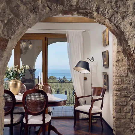 Bozonos Luxury & Villa Akrotiri (Zakynthos)