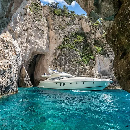 Bozonos Luxury & *